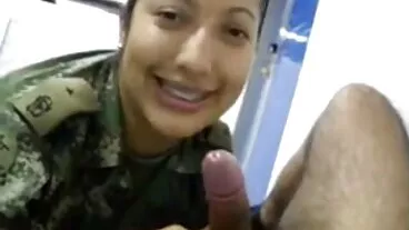 સોનેરી બીપી વીડીયો સેકસી બીપી વીડીયો સેકસી MILF મેગ્નિફિક પૂલમાં શાનદાર શરીર બતાવે છે